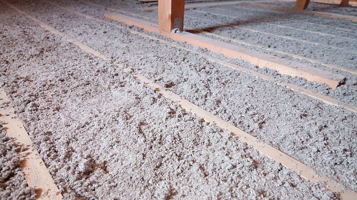 Zateplení střechy panelového a bytového domu moderními tepelnými izolacemi