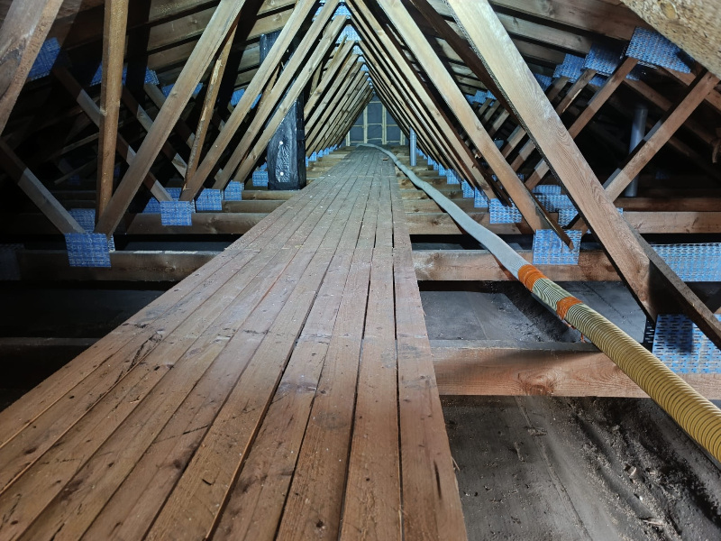 Podkroví připravené na instalaci tepelné izolace