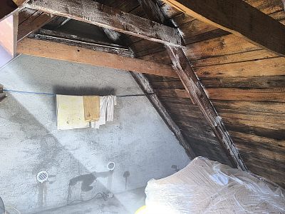 Chemická sanace krovu a zlepšení odvětrání střechy rodinného domu v Miřeticích