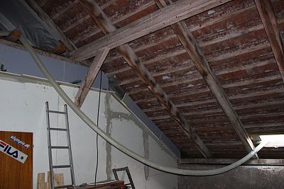 Doplnění střešní izolace - dům v Praze