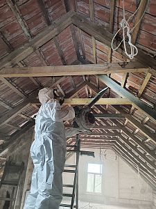 Komplexní ochrana střechy sanací krovu a zateplením podlahy půdy rodinného domu v Křoví u Velké Bíteše