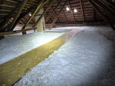 Komplexní ochrana střechy sanací krovu a zateplením podlahy půdy rodinného domu v Křoví u Velké Bíteše