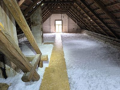 Komplexní ochrana střechy sanací krovu a zateplením podlahy půdy rodinného domu v Křoví u Velké Bíteše