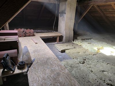 Komplexní sanace krovu a zateplení stropu rodinného domu ve Strančicích