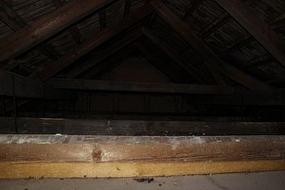 Likvidace dřevokazného hmyzu a únik tepla stropem - Kulturní dům - Bransouze