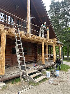 Likvidace tesaříka a dřevokazných hub ve srubu v Roseči