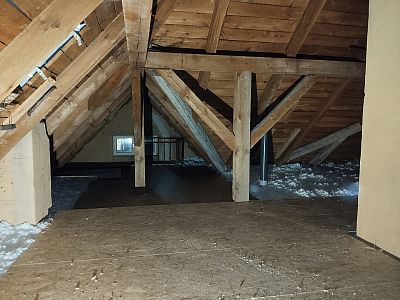 Ošetření krovu a úspora energie: Efektivní zateplení stropu rodinného domu v Plzni