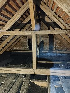 Ošetření starého krovu věže kaple v Radimovicích u Želče