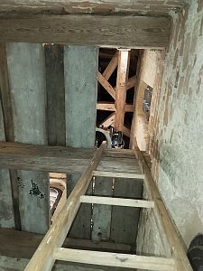 Ošetření starého krovu věže kaple v Radimovicích u Želče