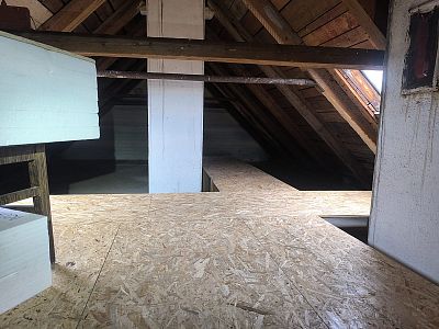 Ozdravení krovu, likvidace dřevokazů a zateplení podlahy půdy rodinného domu ve Chvalešovicích