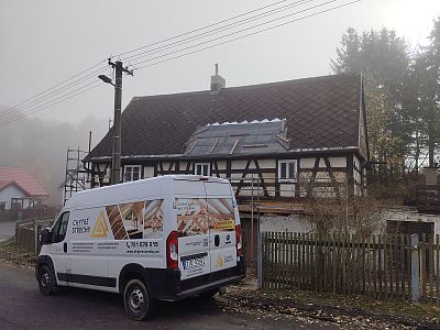 Sanace krovu a dřevěných trámů napadených dřevokazným hmyzem v Lomnici