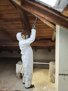 Sanace krovu a likvidace tesaříka krovového v rodinném domě v Mnichovicích