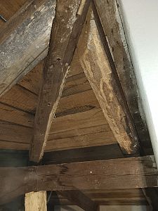 Sanace krovu a likvidace tesaříka krovového v rodinném domě v Mnichovicích