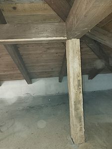 Sanace krovu a likvidace tesaříka krovového v rodinném domě v Mnichovicích