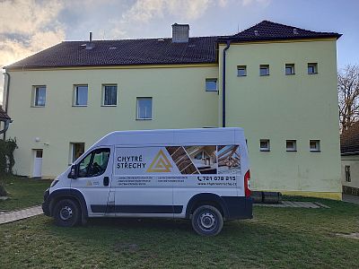 Sanace krovu a výměna havarijních trámů základní školy v Plavsku