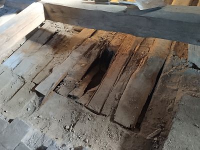 Sanace krovu a výměna havarijních trámů základní školy v Plavsku