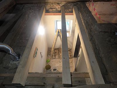 Sanace krovu a výměna havarijních trámů základní školy v Plavsku