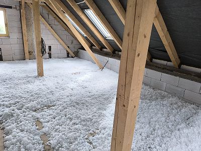Sanace krovu a zateplení stropu do roštu v Dolních Hbitech