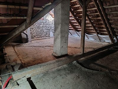 Sanace krovu a zateplení stropu s revizními lávkami v Konopišti