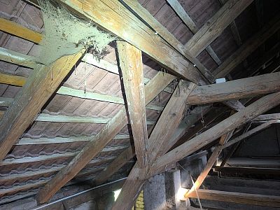 Sanace krovu bývalého hospodářského stavení ve Víckovicích u Kutné Hory