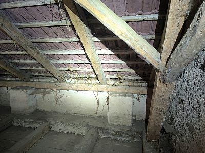 Sanace krovu bývalého hospodářského stavení ve Víckovicích u Kutné Hory