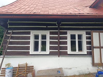 Sanace roubené chalupy napadené dřevokazným hmyzem v krkonošských Stromkovicích