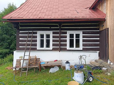Sanace roubené chalupy napadené dřevokazným hmyzem v krkonošských Stromkovicích