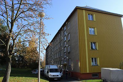 Zaizolování stropů a systém revizních lávek bytového domu v Tachově