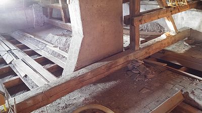 Zateplení dutiny trámového stropu - Základní a mateřská škola Hluboká