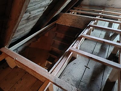 Zateplení podlahy foukanou minerální izolací v Josefově Dole v Jizerských horách