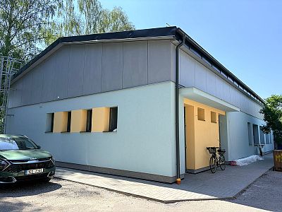 Zateplení stropu mateřské školy foukanou izolací v Českých Budějovicích